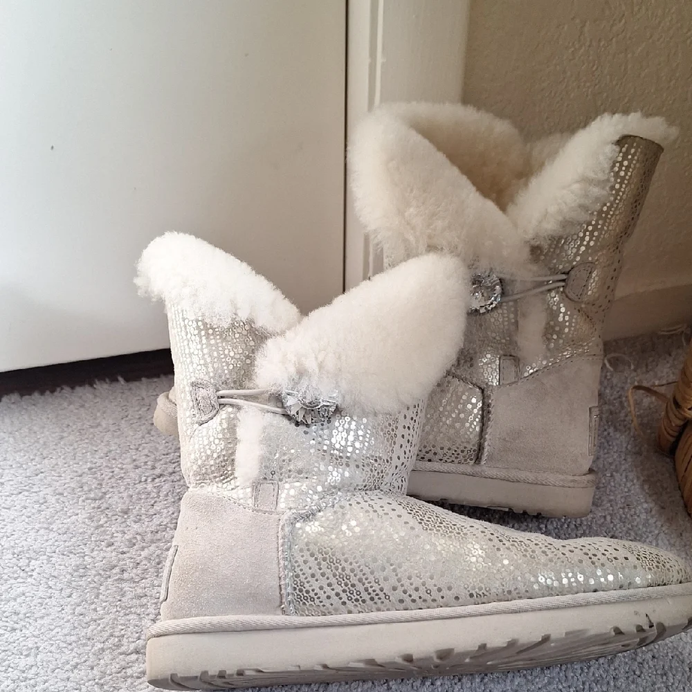 Women's Silver Winter Boots - Picture 15 of 16